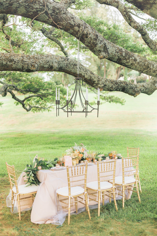 pink and gold wedding table @weddingchicks