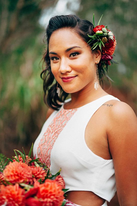 red-and-green-casual-hawaiian-wedding-ideas