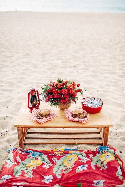 Red and Green Casual Hawaiian Wedding Ideas