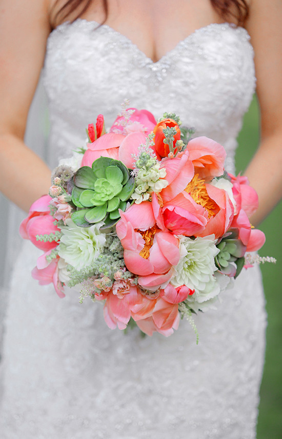 pink and green wedding bouquet @weddingchicks