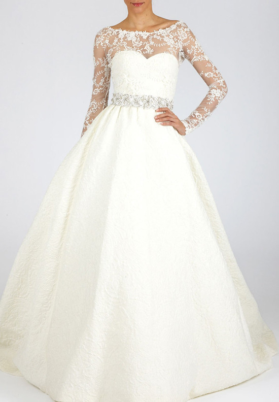 long sleeve lace wedding gown @weddingchicks