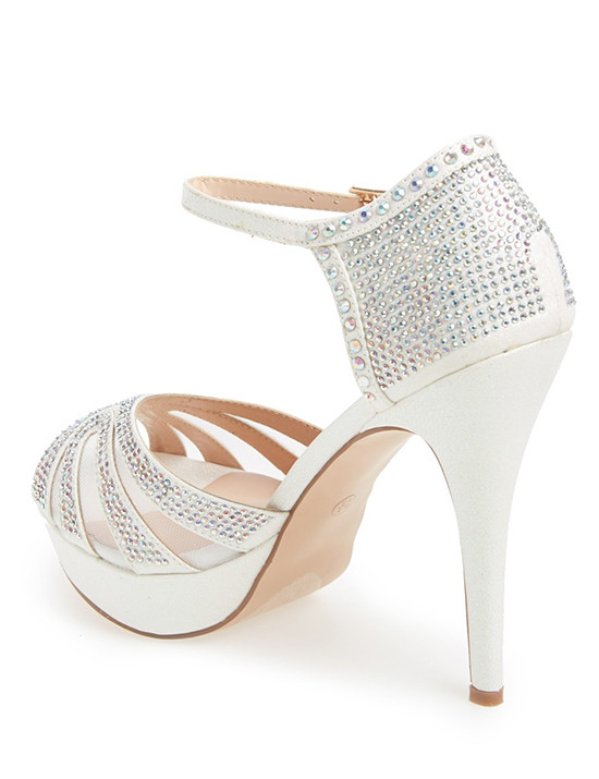 wedding heels with crystals @weddingchicks