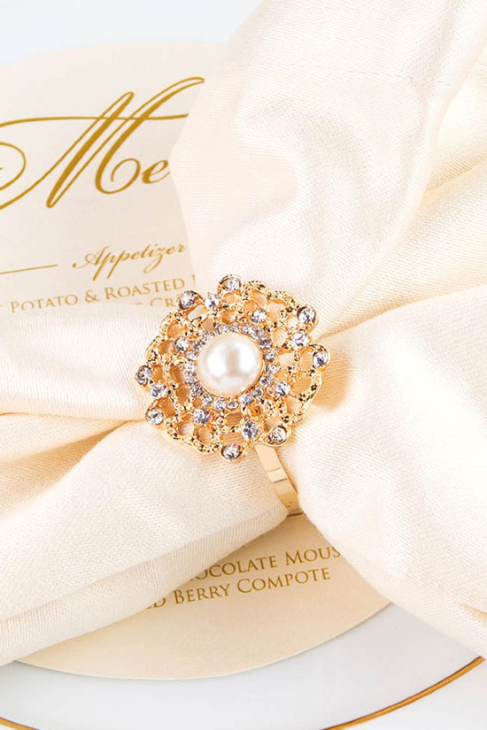 Gorgeous rhinestone napkin rings from Totally Dazzled  #wedding @weddingchicks