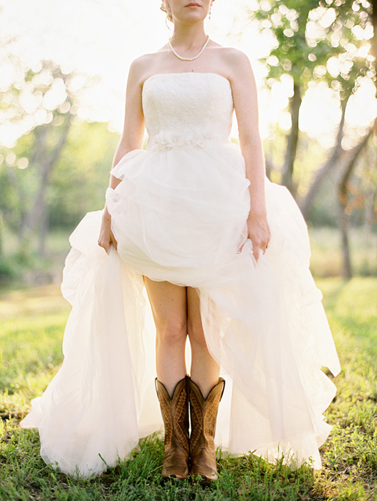 cowboy boots and pearls @weddingchicks