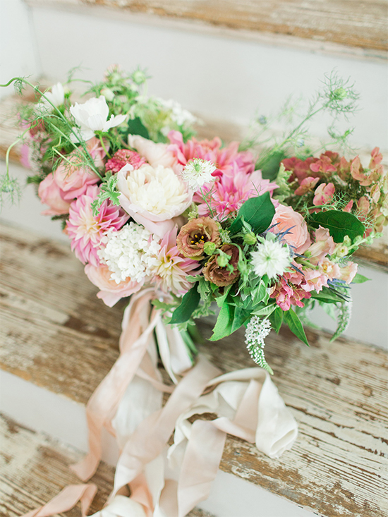 blush wedding bouquet @weddingchicks