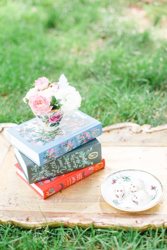 blue-and-gold-cinderella-wedding-ideas