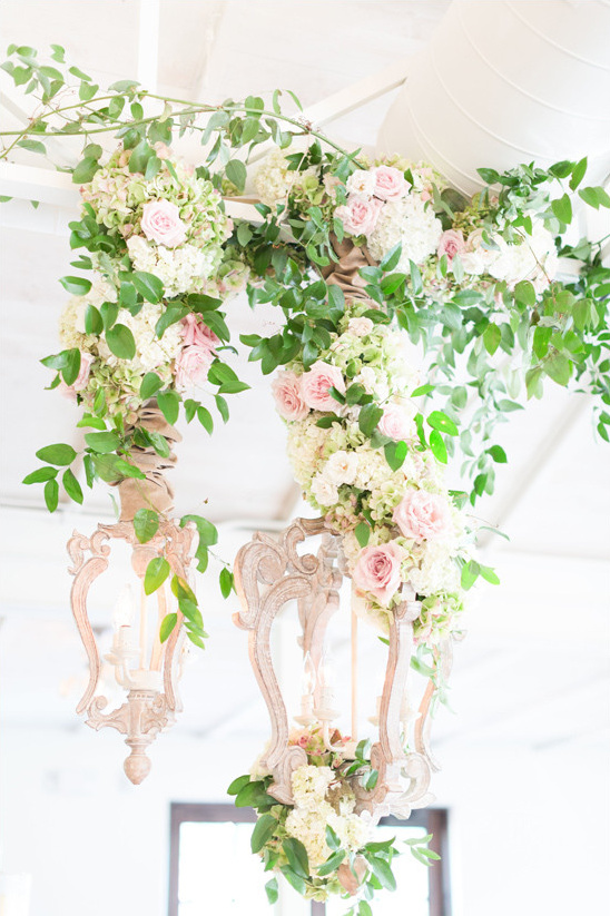 hanging floral decor @weddingchicks