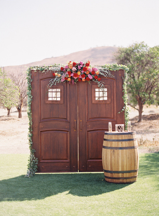 wedding backdrop idea @weddingchicks
