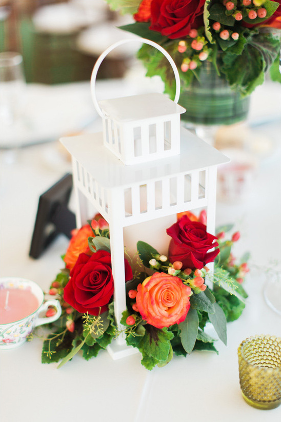 lantern centerpiece @weddingchicks