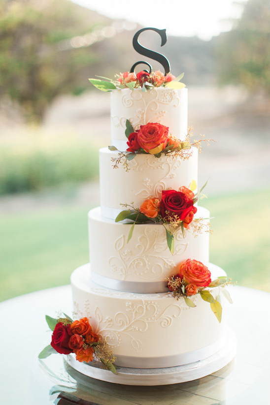 flower topped cake @weddingchicks