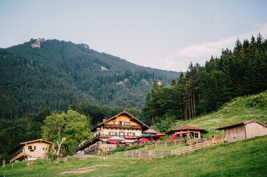 casual-german-countryside-wedding