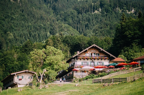 casual-german-countryside-wedding
