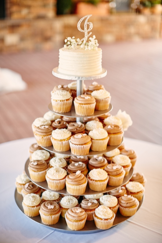 chic-vintage-winery-wedding