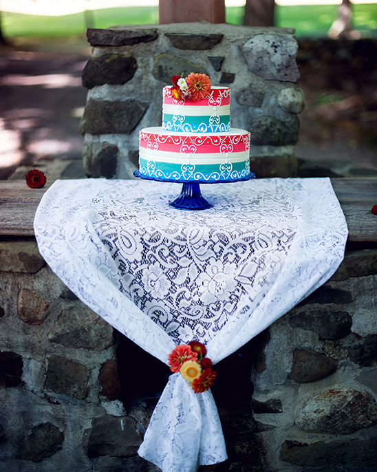 red and blue wedding cake @weddingchicks