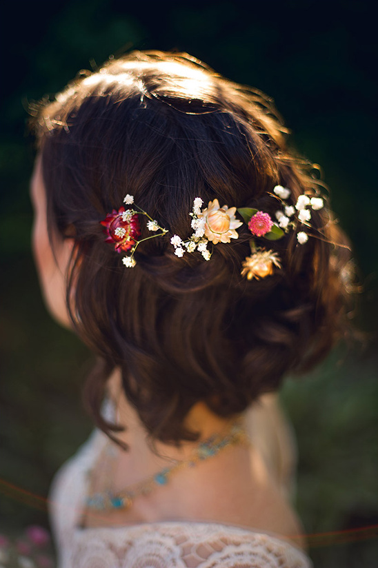 wedding hair with flowers @weddingchicks