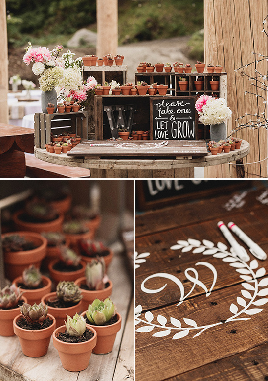 guestbook and favor table @weddingchicks