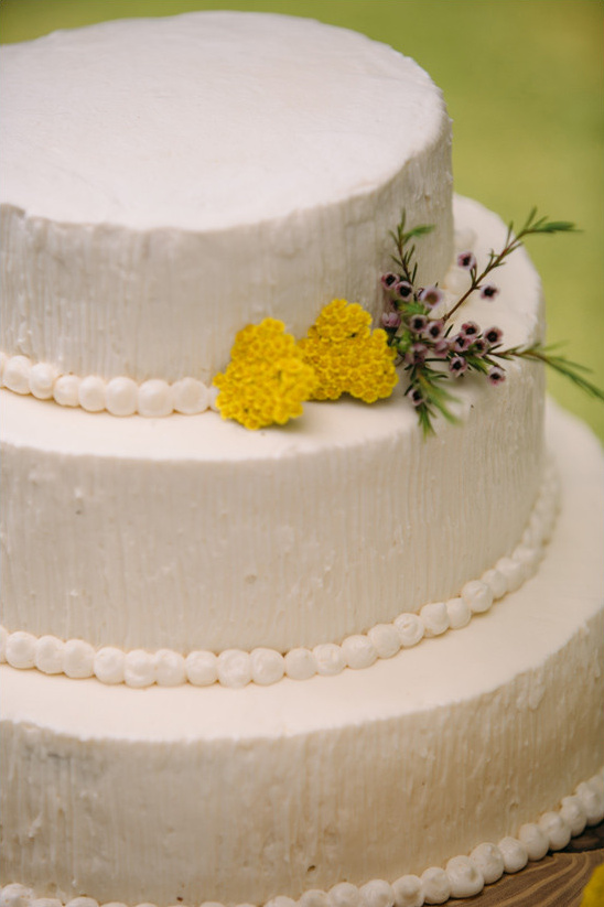 simple wedding cake @weddingchicks