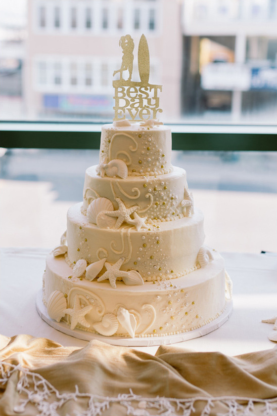 beach wedding cake @weddingchicks
