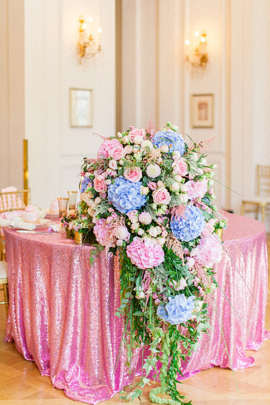 blue and pink sweetheart table @weddingchicks