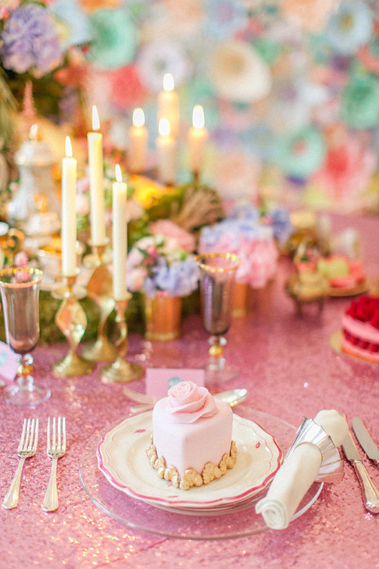 pink and gold table setting @weddingchicks