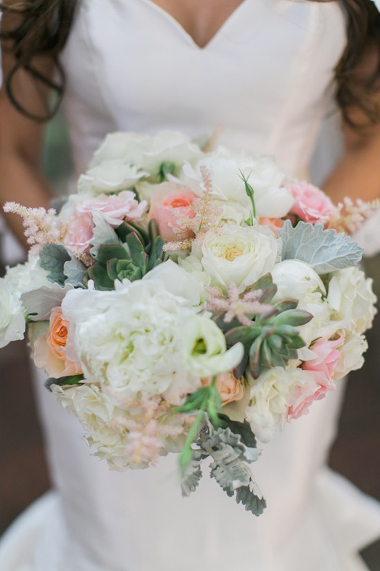 rose and succulent bouquet @weddingchicks