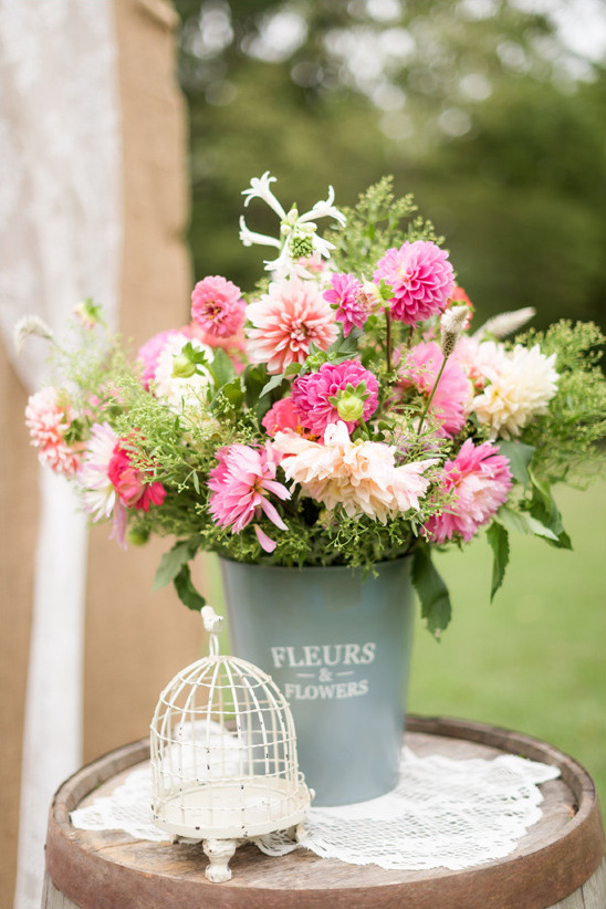 pink flower arrangement @weddingchicks