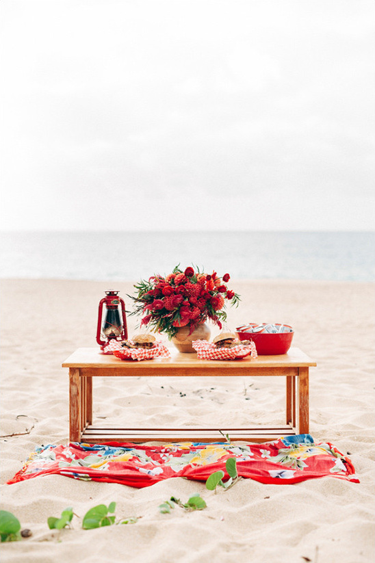 beach sweetheart table @weddingchicks