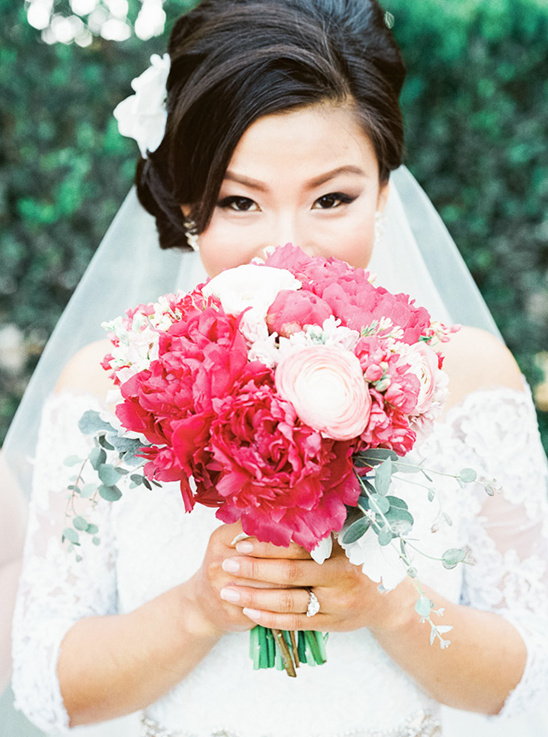 pink bridal bouquet @weddingchicks