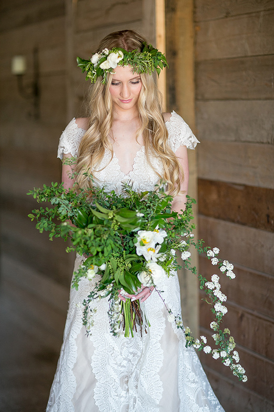matching floral crown and bouquet @weddinghicks