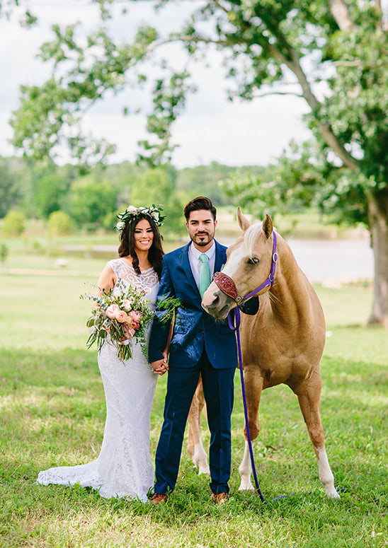 wedding horse @weddingchicks
