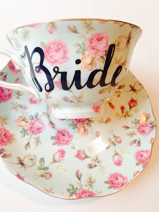 Bride tea cup @weddingchicks