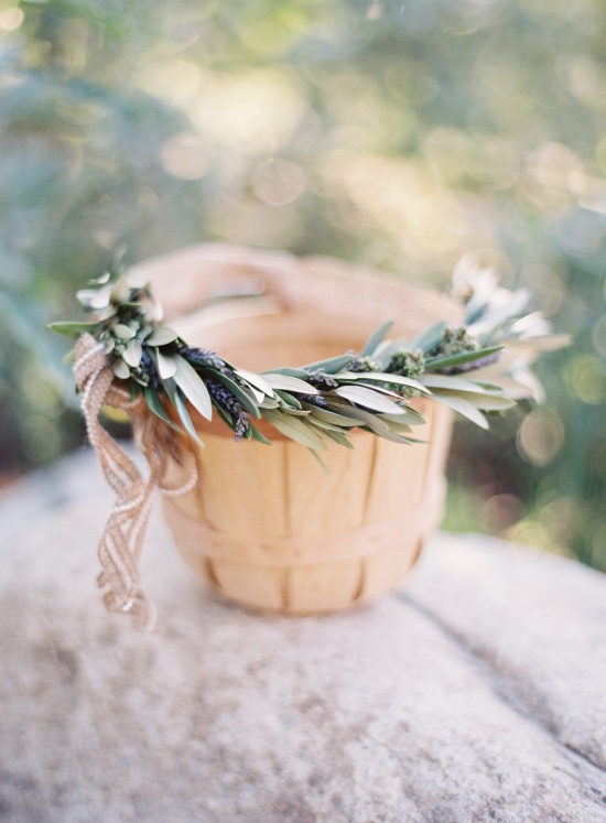 casual-green-and-gold-wedding