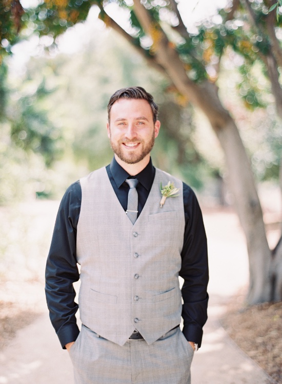 casual-green-and-gold-wedding