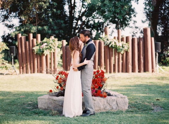 casual-green-and-gold-wedding