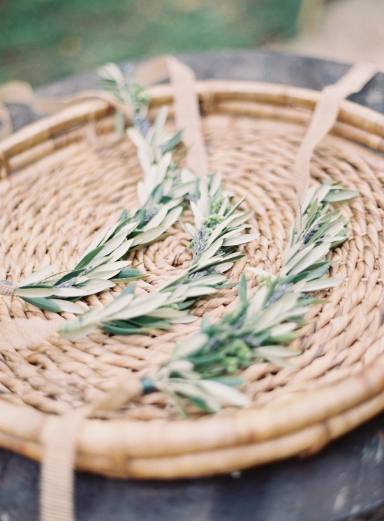 casual-green-and-gold-wedding
