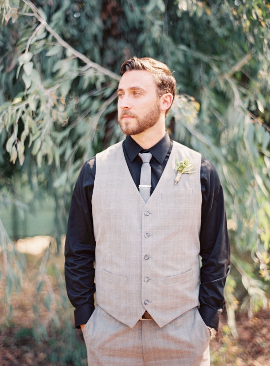casual-green-and-gold-wedding