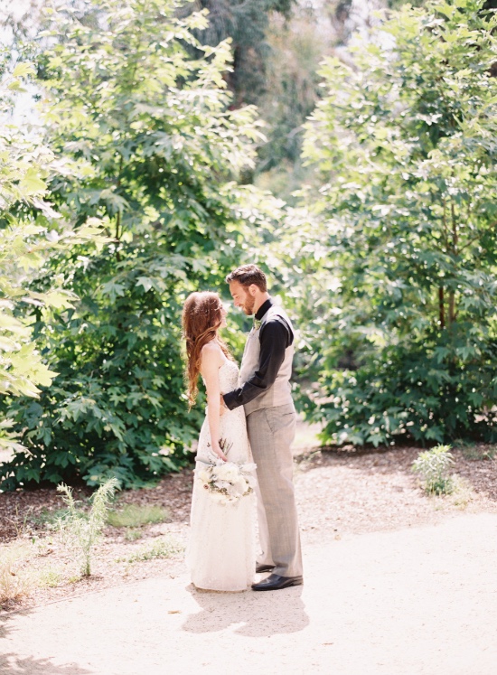 casual-green-and-gold-wedding