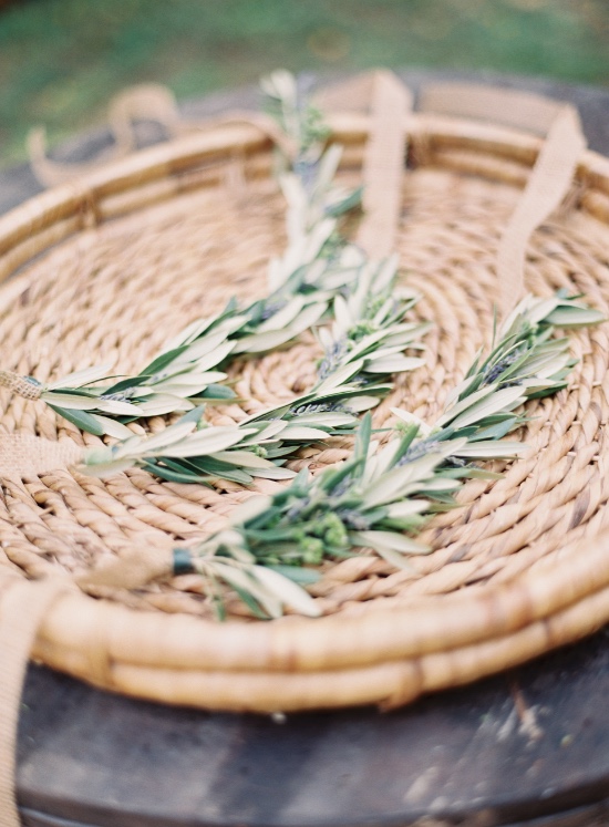 casual-green-and-gold-wedding