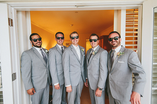 groomsmen with sunglasses @weddingchicks