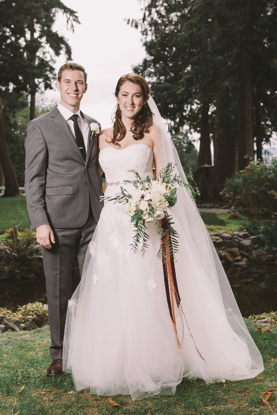 classic-purple-and-gold-wedding