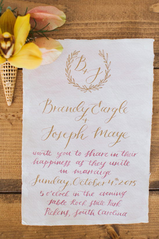 calligraphy wedding invitation @weddingchicks