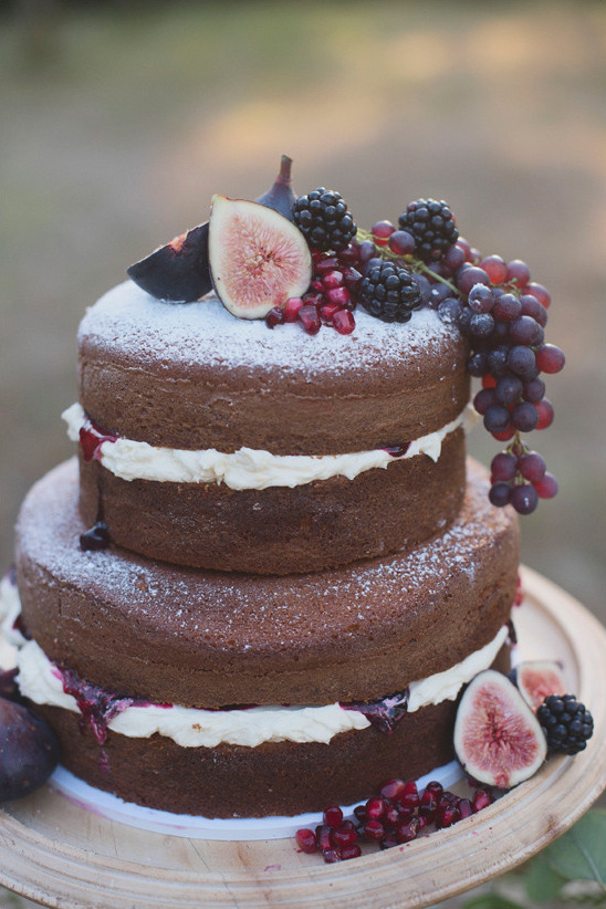 fig topped naked cake @weddingchicks