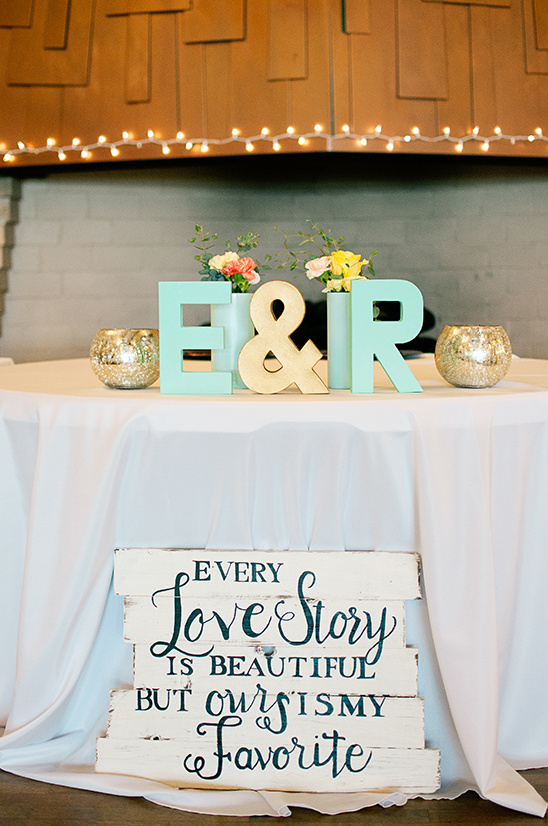 sweetheart table with wooden wedding sign @weddingchicks