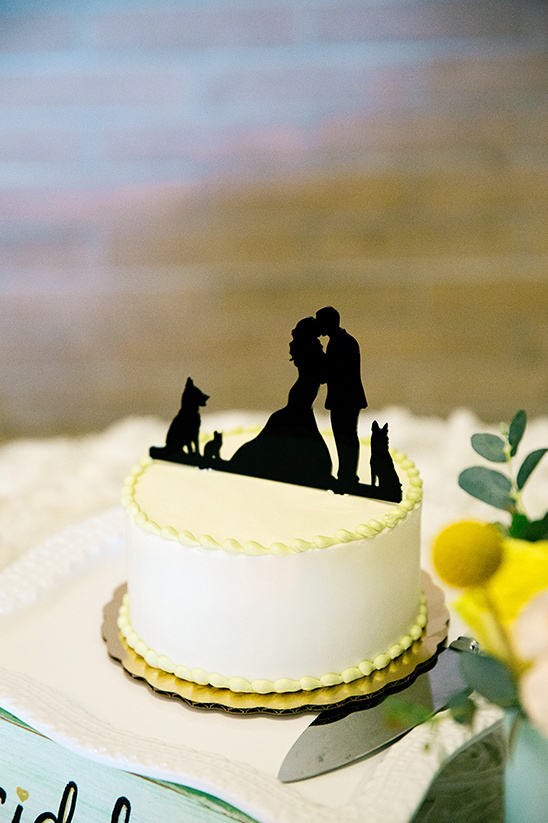 silhouette cake topper idea @weddingchicks