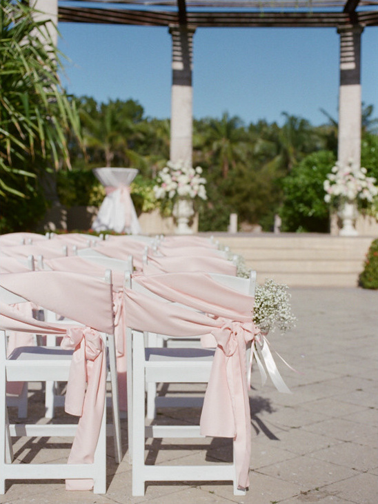 pink ceremony decor @weddingchicks