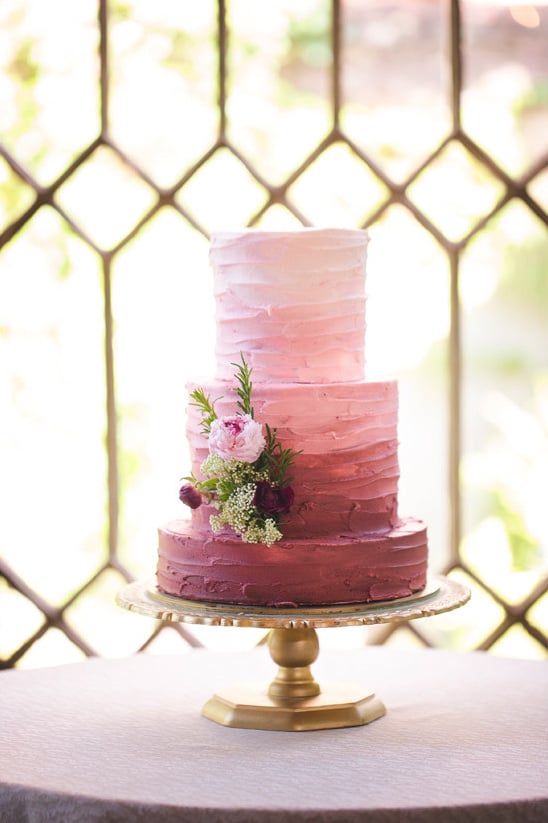 ombre wedding cake @weddingchicks