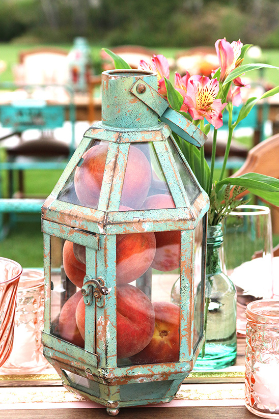 vintage lantern and peach centerpiece @weddingchicks