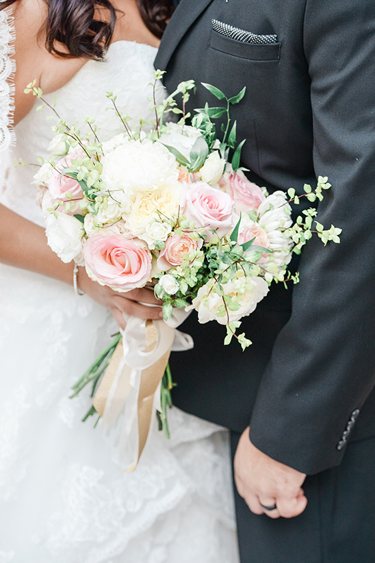 pink and white wedding bouquet @weddingchicks