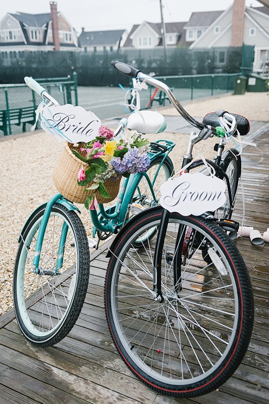 bride and groom bikes @weddingchicks