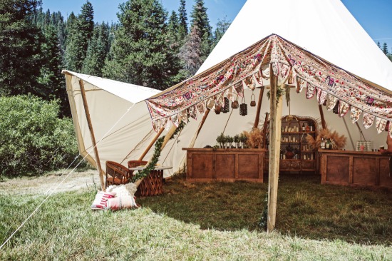 summer-time-camping-wedding